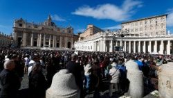 Most éppen sütött a nap, örültek is a zarándokok   