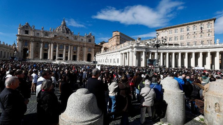 Most éppen sütött a nap, örültek is a zarándokok   