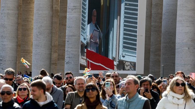 Waamini wakishiriki katika Sala ya Malaika wa Bwana