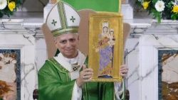 Il Papa a Ostia, 'la malavita sfrutta e ferisce, non cedere alla cultura del sorpruso'