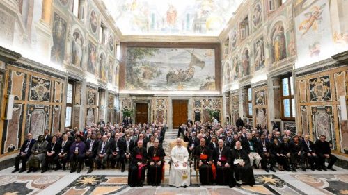 Il Papa incontra i partecipanti alla Plenaria della Pontificia Accademia per la Vita