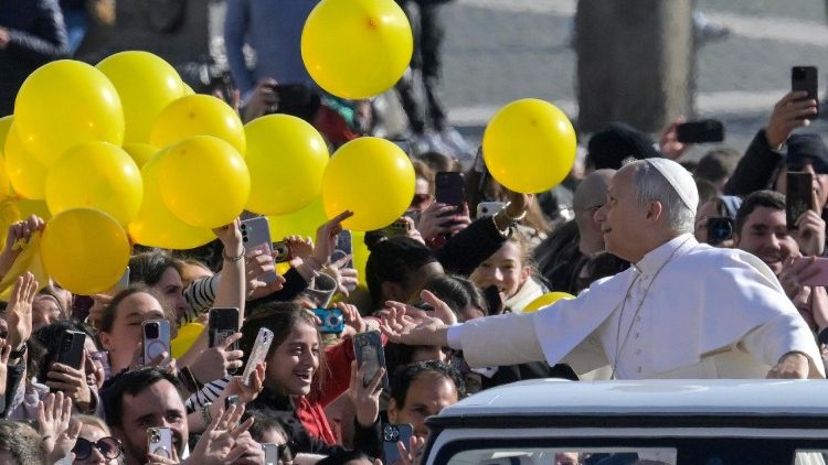 Il Papa a Piazza San Pietro, l'udienza generale torna all'aperto