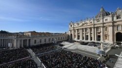 Il Papa a Piazza San Pietro, l'udienza generale torna all'aperto