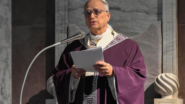 Leó pápa homíliát mond a Santa Sabina-bazilikában Hamvazószerdán