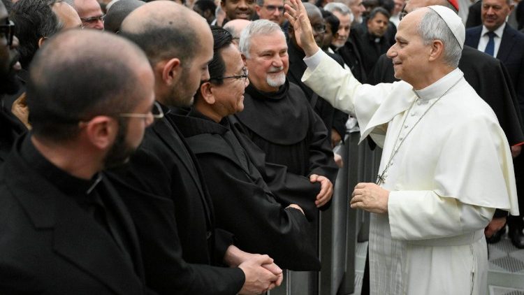 Papst Leo beim Treffen mit dem Klerus des Bistums Rom