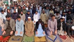 रमज़ान के दिनों में मुसलमान भाइयों की प्रार्थना, 20.02.2026