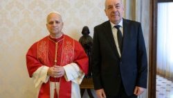 ஹங்கேரி அதிபர் தமாஸ் சுல்யோக் அவர்களுடன் திருத்தந்தை 