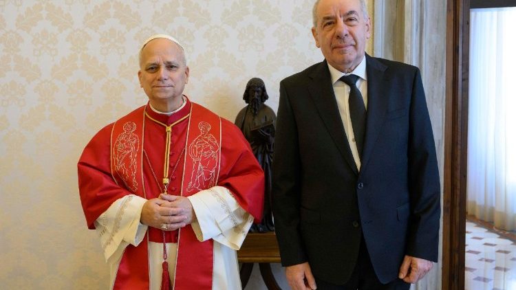 ஹங்கேரி அதிபர் தமாஸ் சுல்யோக் அவர்களுடன் திருத்தந்தை 