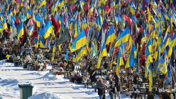 Cimetière de soldats ukrainiens morts au front, à Lviv.