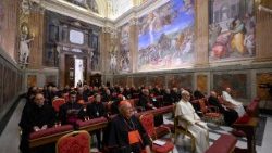 Exercices spirituels au Vatican dans la chapelle Pauline du Palais apostolique avec le Pape, les cardinaux résidants à Rome et les chefs des dicastères.  