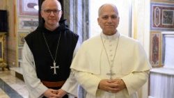 ലിയോ പതിനാലാമൻ പാപ്പായും ബിഷപ് എറിക് വാർഡനും