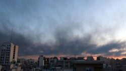 Rauch nach US-Angriff über Teheran