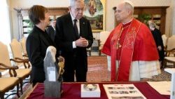 XIV. Leó pápa fogadta Ausztria köztársasági elnökét, Van der Bellent és feleségét