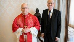 ಜಗದ್ಗುರು ಲಿಯೋರವರು ವ್ಯಾಟಿಕನ್‌ನಲ್ಲಿ ಆಸ್ಟ್ರಿಯಾ ಗಣರಾಜ್ಯದ ರಾಷ್ಟ್ರಪತಿ ಅಲೆಕ್ಸಾಂಡರ್ ವ್ಯಾನ್ ಡೆರ್ ಬೆಲ್ಲೆನ್ ರವರನ್ನು ಸ್ವಾಗತಿಸಿದರು.