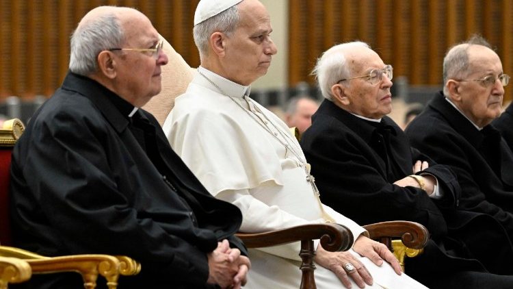 Papa Leo XIV akisikiliza tafakari ya kwanza ya Kwaresima 2026