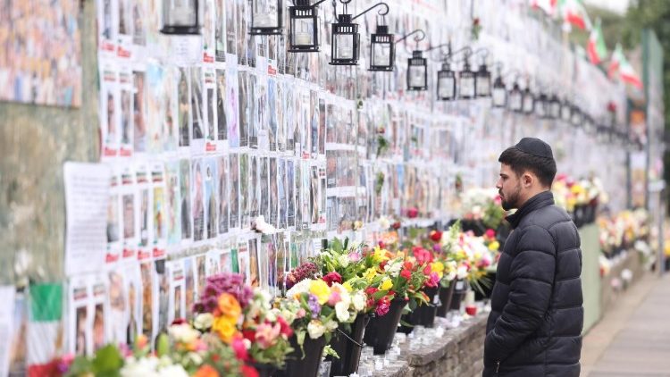 இரானில் கொல்லப்பட்டவர்களுக்கு அஞ்சலி 