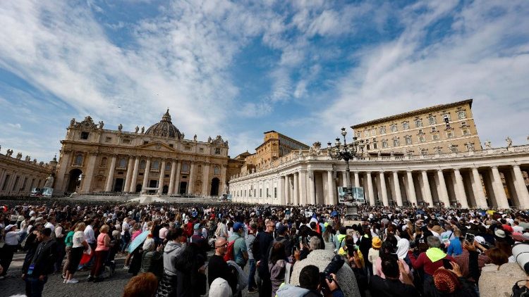 Leó pápa az áldozatokkal szolidáris  
