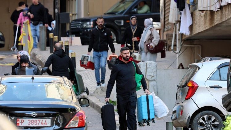Beirute, pessoas fugindo dos bairros do sul da capital libanesa