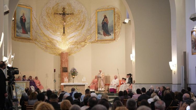 Szentmise a Jézus Szíve plébánián az Örömvasárnapon 