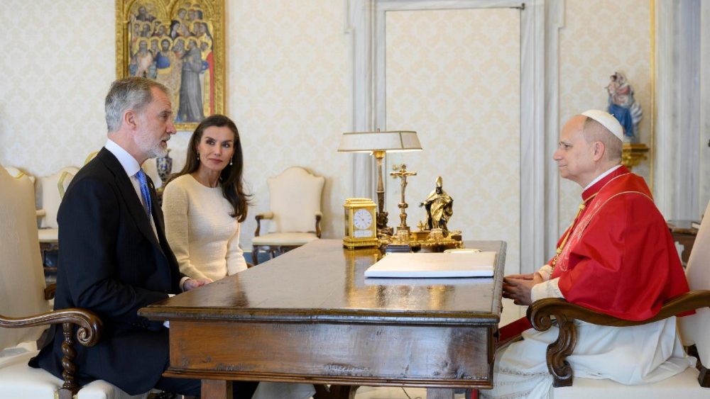 I Reali di Spagna arrivati in Vaticano per l'udienza con papa Leone