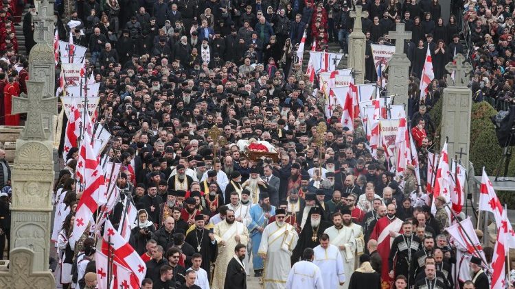 जॉर्जिया के प्राधिधर्माध्यक्ष इलिया द्वितीय का त्बिलिसी में अंतिम संस्कार