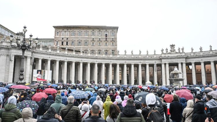 देवदूत प्रार्थना का संचालन करते पोप लियो 14वें