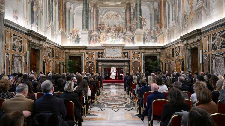 Mintegy k&eacute;tsz&aacute;zan k&eacute;pviselt&eacute;k a l&eacute;git&aacute;rsas&aacute;got 