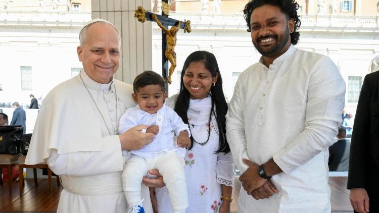 संत पापा का अभिवादन