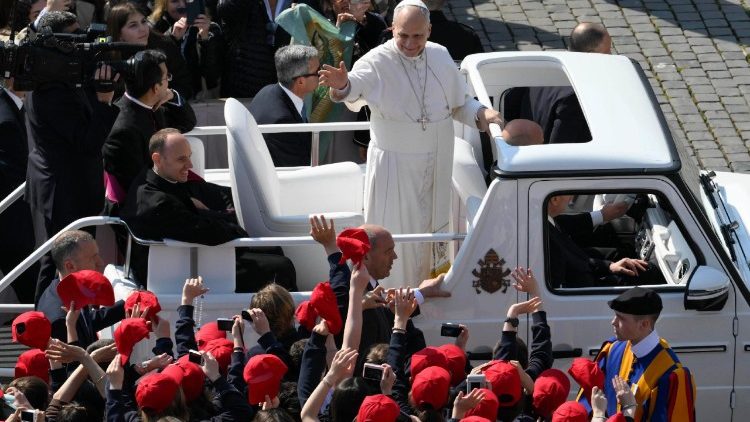 संत पापा का अभिवादन