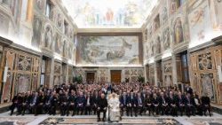 ലിയോ പതിനാലാമൻ പാപ്പായും ഇറ്റലിയിലെ അവയവകൈമാറ്റത്തിനായുള്ള ദേശീയകേന്ദ്രത്തിന്റെ സമ്മേളനത്തിൽ പങ്കെടുത്തവരും