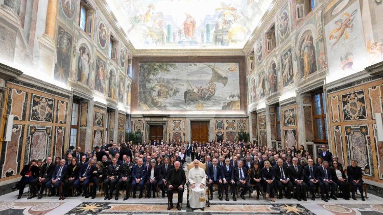 ലിയോ പതിനാലാമൻ പാപ്പായും ഇറ്റലിയിലെ അവയവകൈമാറ്റത്തിനായുള്ള ദേശീയകേന്ദ്രത്തിന്റെ സമ്മേളനത്തിൽ പങ്കെടുത്തവരും