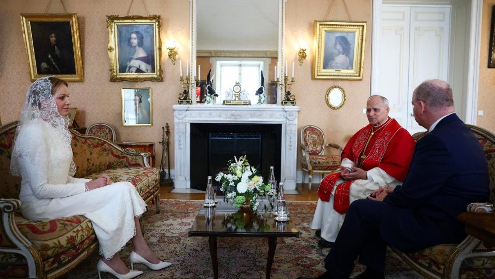 Il Papa, ostentazione di forza e logica di prevaricazione compromettono la pace