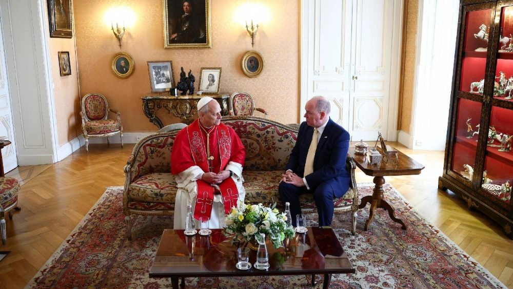 Il Papa, ostentazione di forza e logica di prevaricazione compromettono la pace