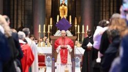 கத்தோலிக்கச் சமூகத்திற்கு மறையுரை வழங்கும் திருத்தந்தை 