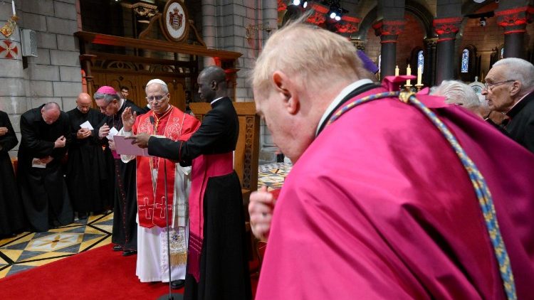 P&aacute;pai &aacute;ld&aacute;s