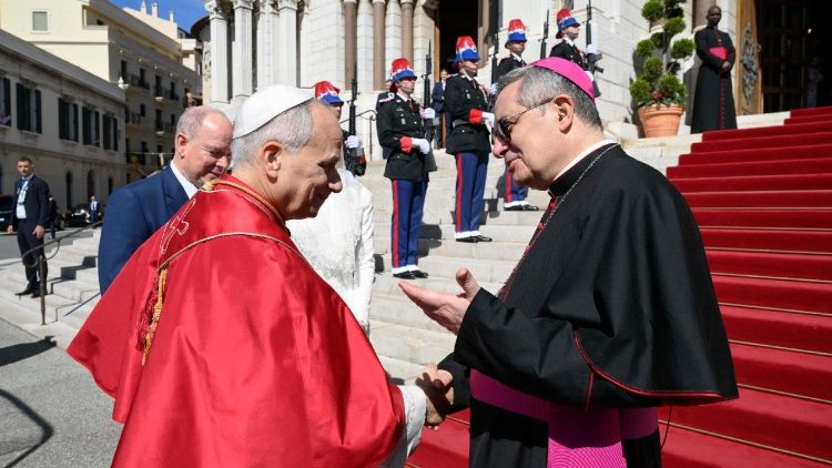 A v&aacute;ros&aacute;llam &eacute;rseke k&ouml;sz&ouml;nti a p&aacute;p&aacute;t 