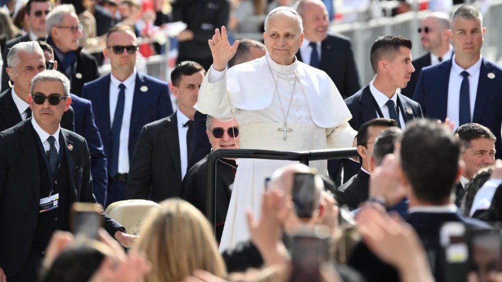 Святая Імша на стадыёне Луі ІІ у Манака