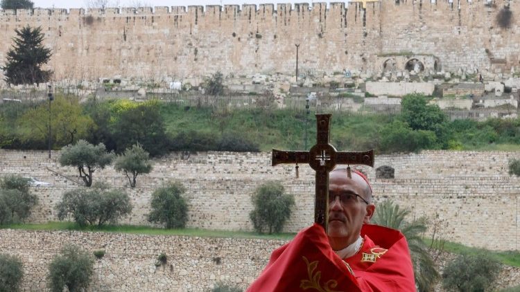 Cardinal Pizzaballa prays for peace at Gethsemane on Palm Sunday