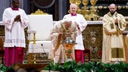 Il Papa, viviamo un'ora oscura della storia, mondo conteso e devastato