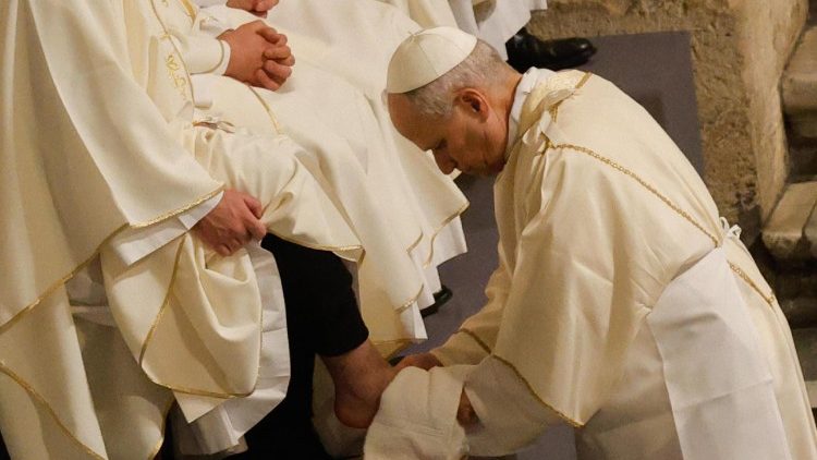 Papa Leone XIV durante la Lavanda dei Piedi, nella Messa in Coena Domini di Giovedì Santo