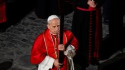 Папа Леў XIV падчас Крыжовага шляху ў Калізеі