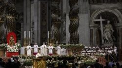 Il Papa arrivato nell'atrio della basilica, comincia la veglia di Pasqua