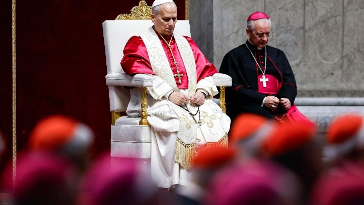 Papa Leone preside una veglia di preghiera per la pace