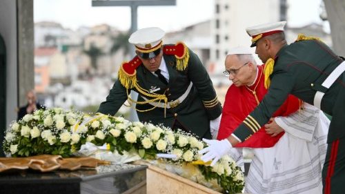 En Alg&eacute;rie, L&eacute;on XIV rend hommage aux martyrs et exhorte &agrave; la paix