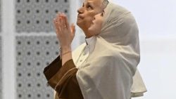 Papst Leo bei einer Führung durch die Moschee von Algier am 13. April 2026