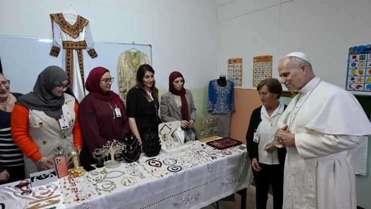 ಆಗಸ್ಟಿನಿಯನ್ ಮಿಷನರಿ ಸಿಸ್ಟರ್ಸ್ ನಡೆಸುತ್ತಿರುವ ಅಲ್ಜಿಯರ್ಸ್‌ನಲ್ಲಿರುವ ಸೆಂಟರ್ ಫಾರ್ ವೆಲ್ಕಮ್ ಅಂಡ್ ಫ್ರೆಂಡ್‌ಶಿಪ್‌ಗೆ ಜಗದ್ಗುರು ಲಿಯೋರವರು ಭೇಟಿ ನೀಡಿದರು