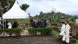 ಜಗದ್ಗುರು ಲಿಯೋರವರು ಅಲ್ಜೀರಿಯಾದ ಅನ್ನಾಬಾದಲ್ಲಿರುವ ಹಿಪ್ಪೋ ಪುರಾತತ್ವ ತಾಣಕ್ಕೆ ಭೇಟಿ ನೀಡಿದರು.