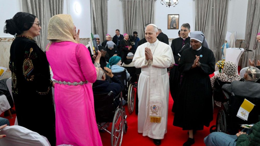 ++ Il Papa, 'Dio straziato dalle guerre, non sta con i prepotenti' ++