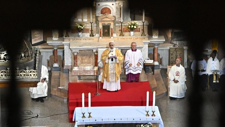 ലിയോ പതിനാലാമൻ പാപ്പാ അന്നബായിൽ വിശുദ്ധ ബലിയർപ്പിക്കുന്നു