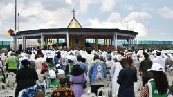 Alla messa del Papa a Douala in 120mila